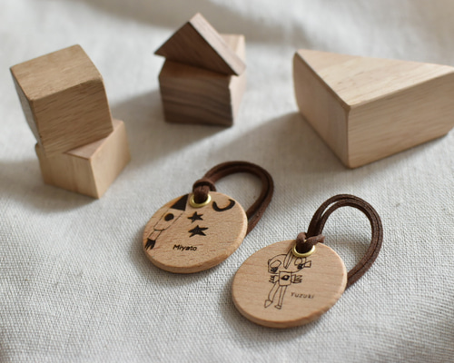 KREVA キーホルダー 木目調 □【名入代込】【ペア】「Keyholder Hoop ギフトセット」木製