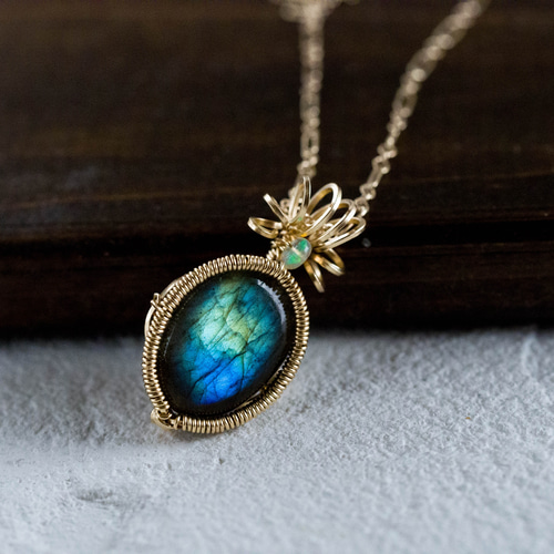 ♡宝石質ロイヤルブルーラブラドライト＆レインボーオパール♡水瓶座新