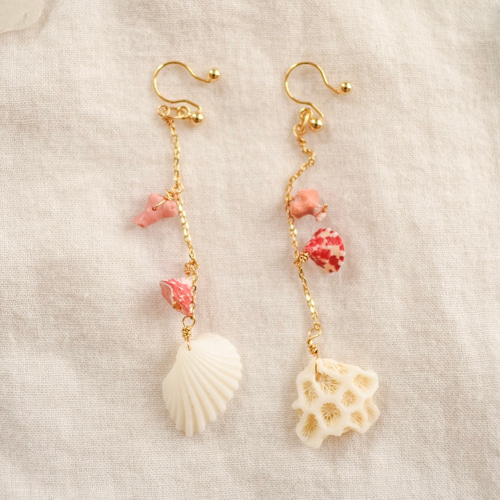 貝殻イヤリング ピアス アシンメトリー 珊瑚 海