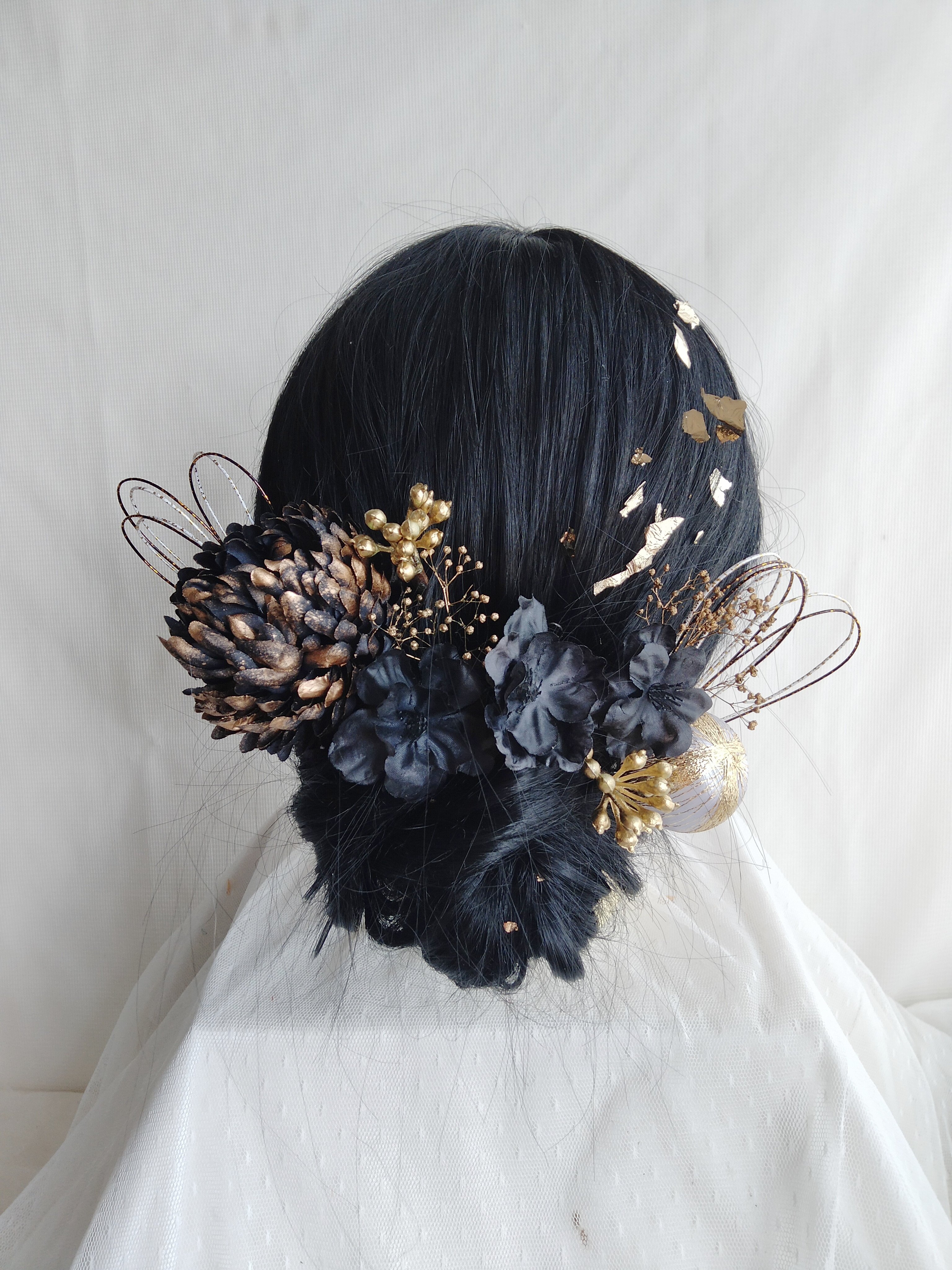 黒金の和菊の卒業式髪飾り　成人式髪飾り　結婚式髪飾り　水引アレンジ　ヴィンテージ振袖