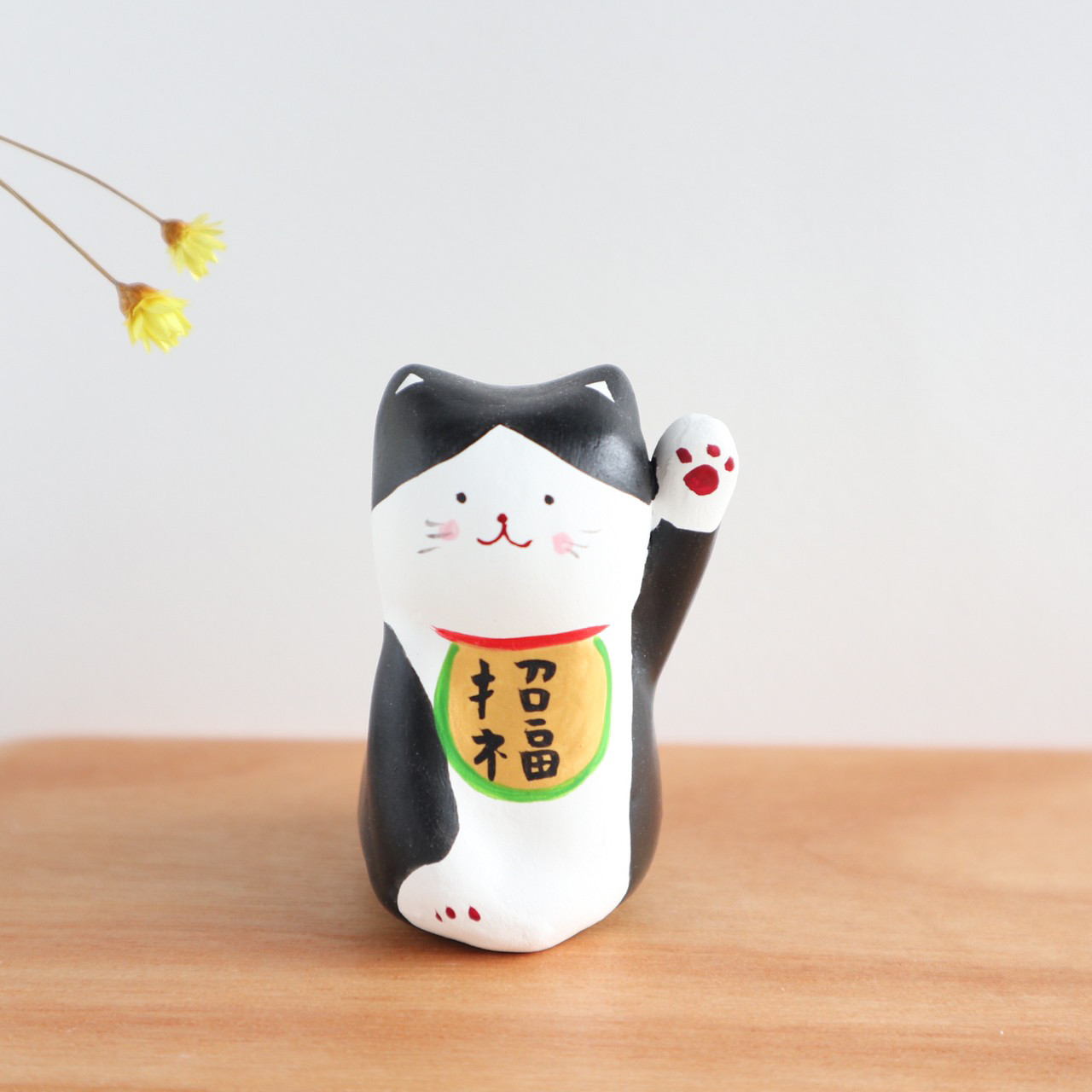 ハチワレ招き猫】ちいかわ ハチワレ 招き猫 Amazon.co.jp: ちいかわ