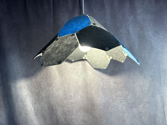 フェルト製ランプシェード　ペンダントライト　六角形　グレー×ブルー 2枚目の画像