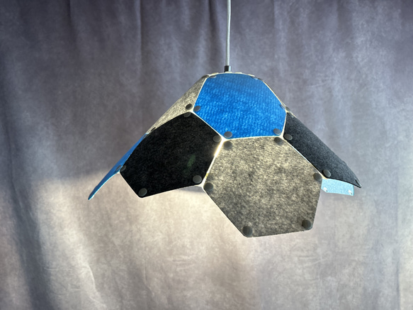 フェルト製ランプシェード　ペンダントライト　六角形　グレー×ブルー 3枚目の画像