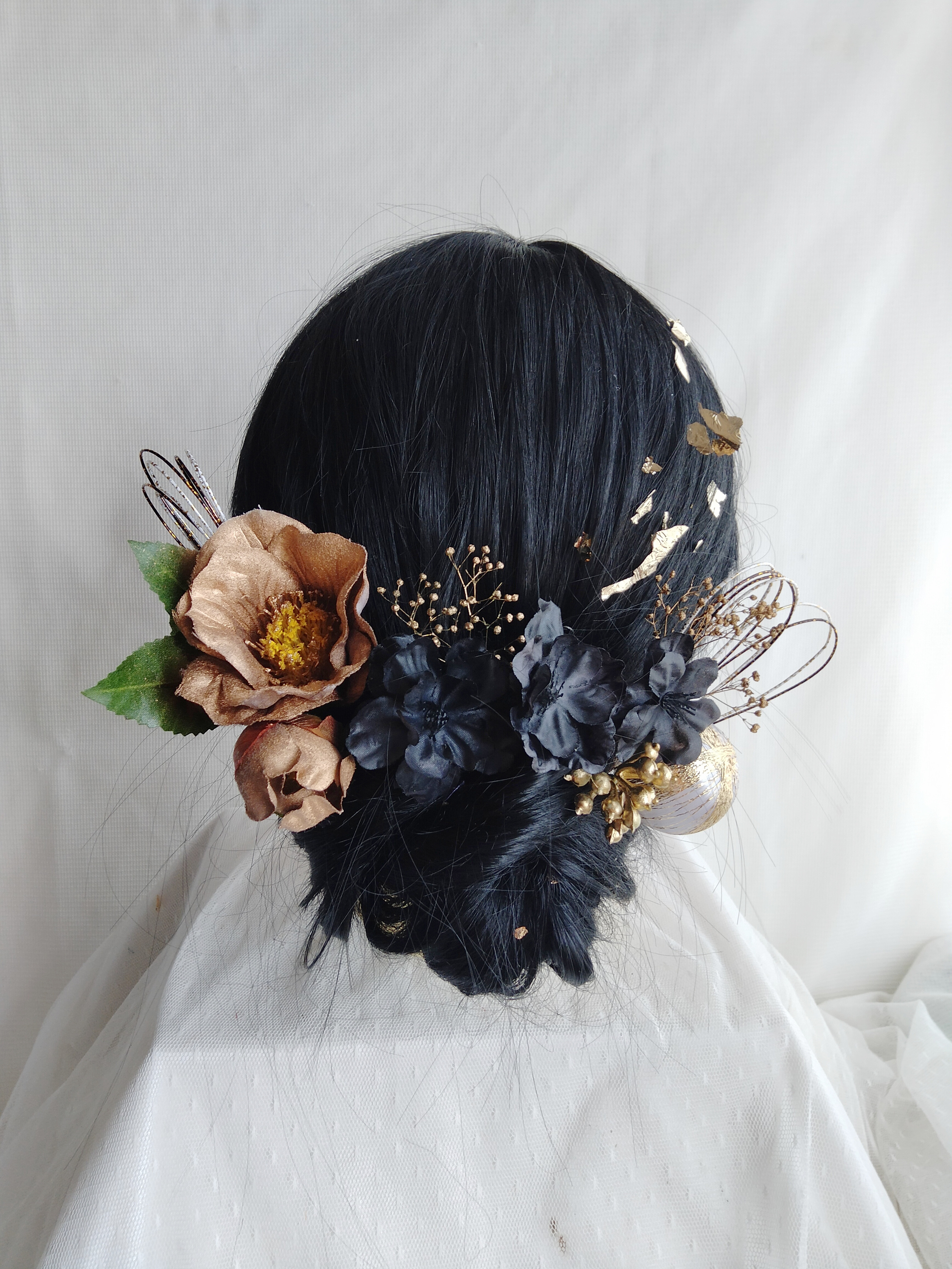 金の椿の卒業式髪飾り　成人式髪飾り　結婚式髪飾り　水引アレンジ　ヴィンテージ振袖