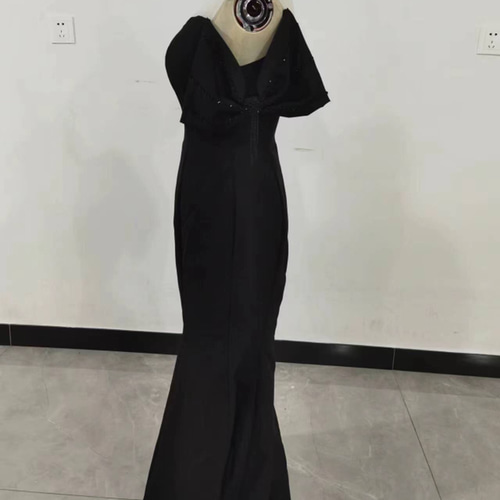 美品！ パーティードレス 黒 マーメイドライン ロング 優雅な  