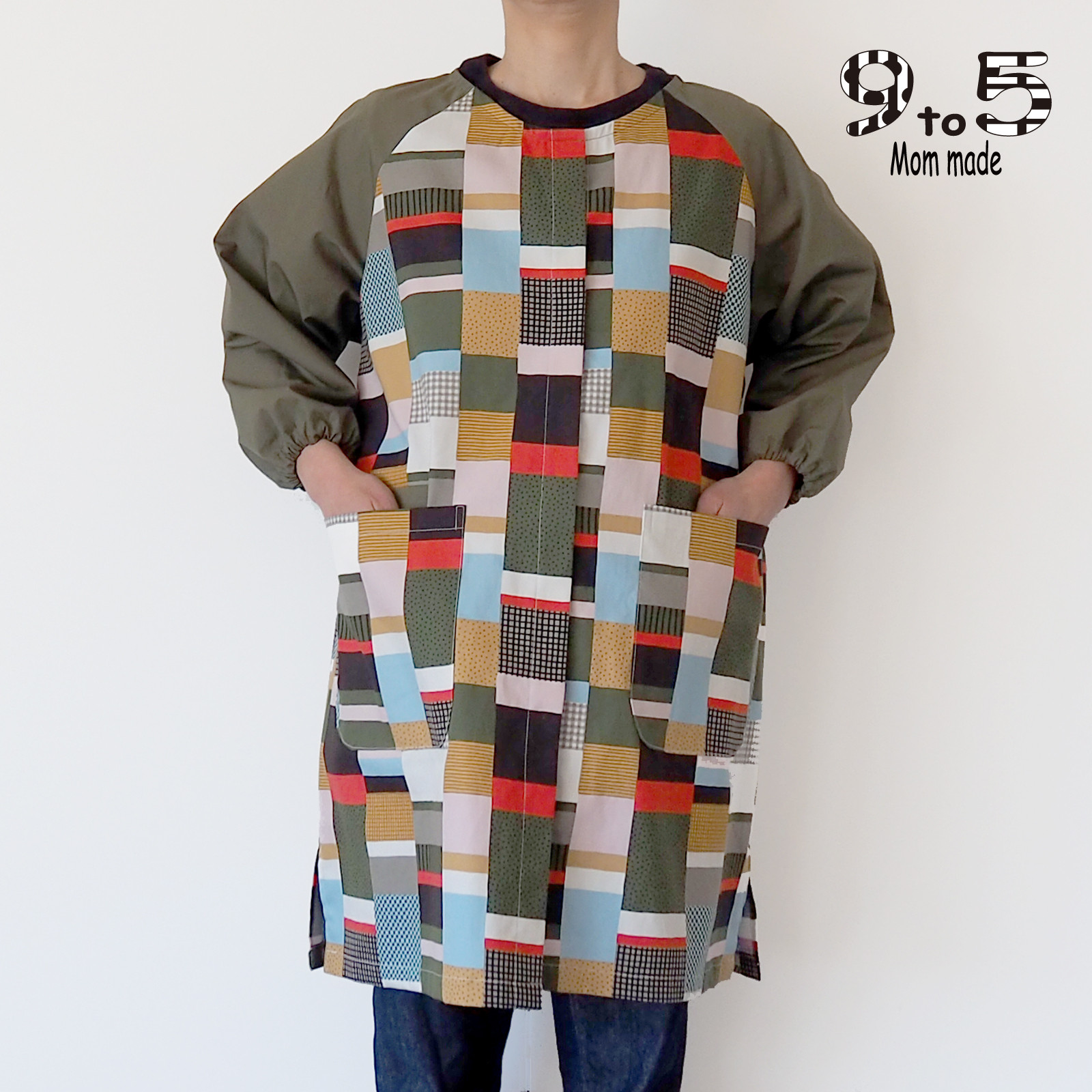 前あき　大人の　おしゃれ割烹着（モザイク柄　カーキー）