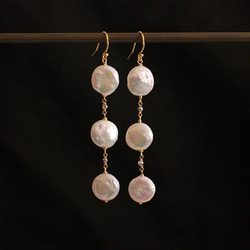 white round Pearl（earring）まるい虹色のパールとヘマタイトを合わせた揺れる耳飾り 4枚目の画像