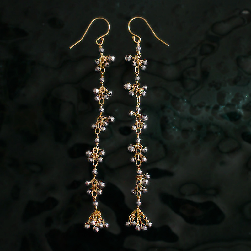 揺れて凍る（earring） ヘマタイトの耳飾り