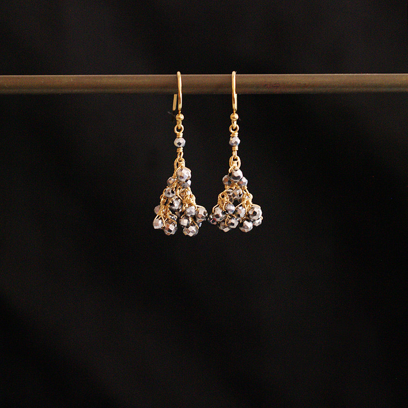 小さく凍る（earring） ヘマタイトの耳飾り