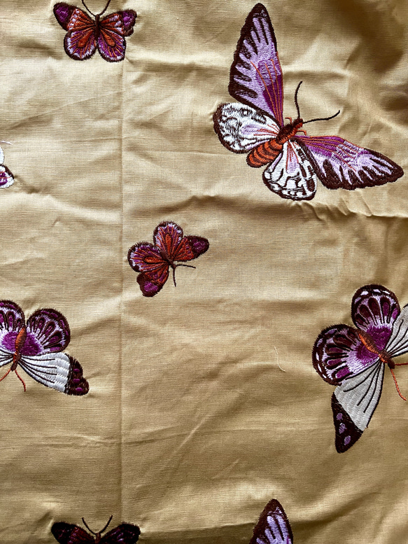 マスタードカラー蝶刺繍コットン生地 1枚目の画像