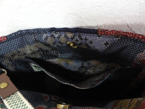 大島紬のポシェット・裂き織、裂き織り、ミニショルダー、スマホポシェット 4枚目の画像