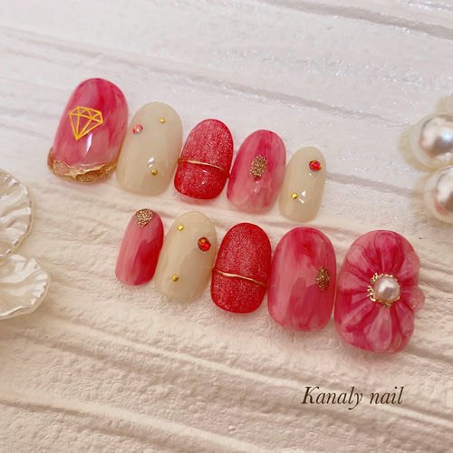 オーダー制】メンバーカラー 赤 イニシャル入り ネイルチップ ネイル