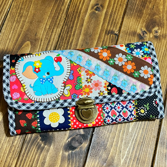 どこで買ったの？と聞かれるレトロカラフルな長財布（ゾウさん） 長