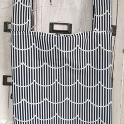エコバッグ　コンビニサイズ レジ袋型　撥水ナイロン　ストライプ&スカラップ　ブラック 1枚目の画像