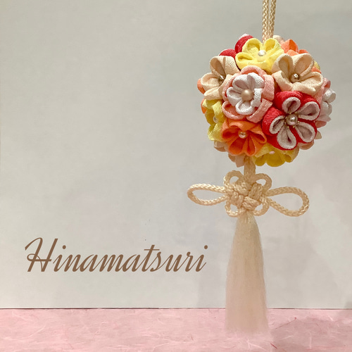 珍しい洋風の薬玉　巻きバラのつまみ細工　白木の台　雛道具 珍しい洋風の薬玉 巻きバラのつまみ細工 白木の台 雛道具 - メルカリ