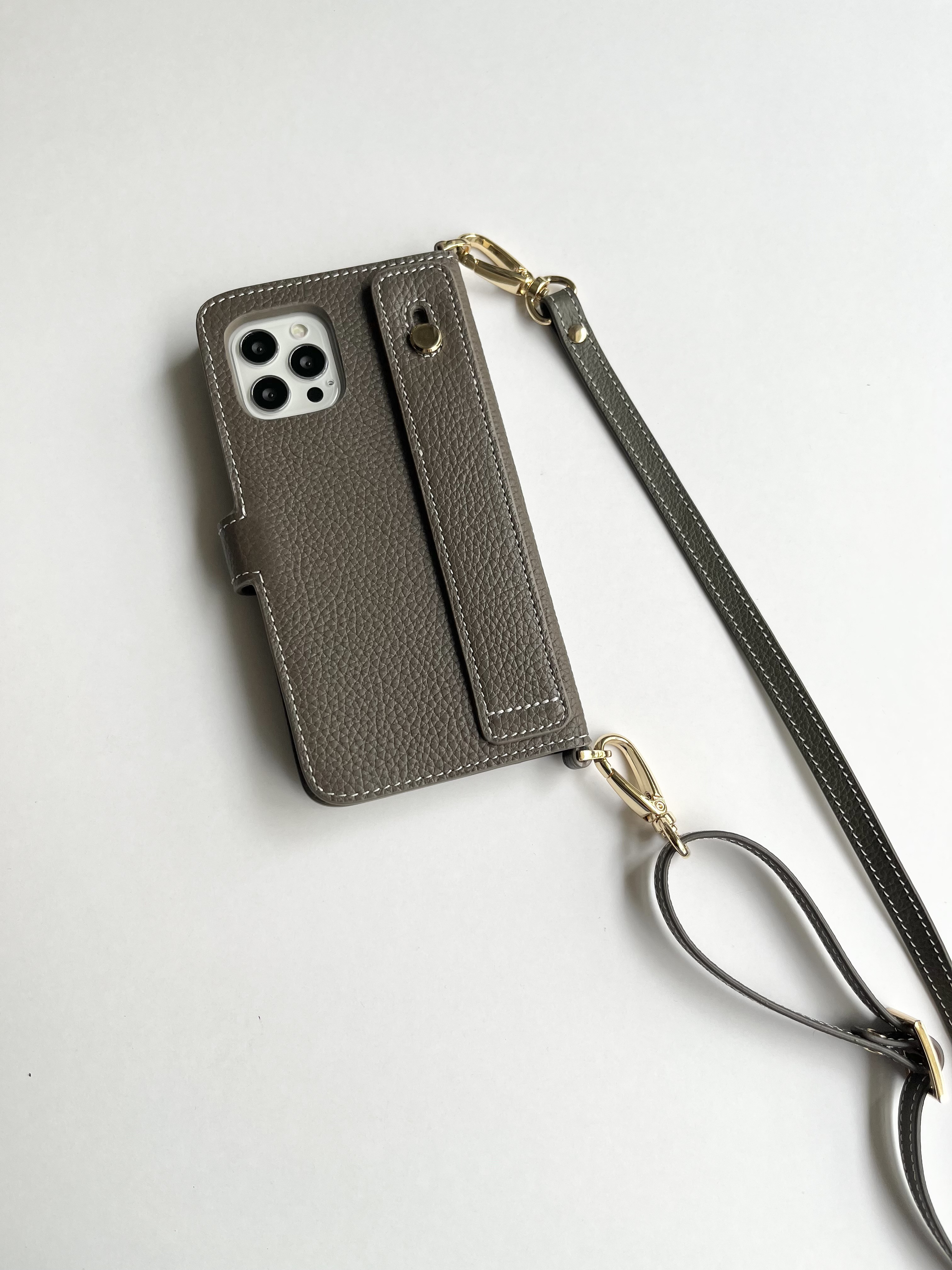 手帳型スマホケース　レザー　名入れ無料　ショルダー付き　イニシャルが入れられる　IPHONEケース