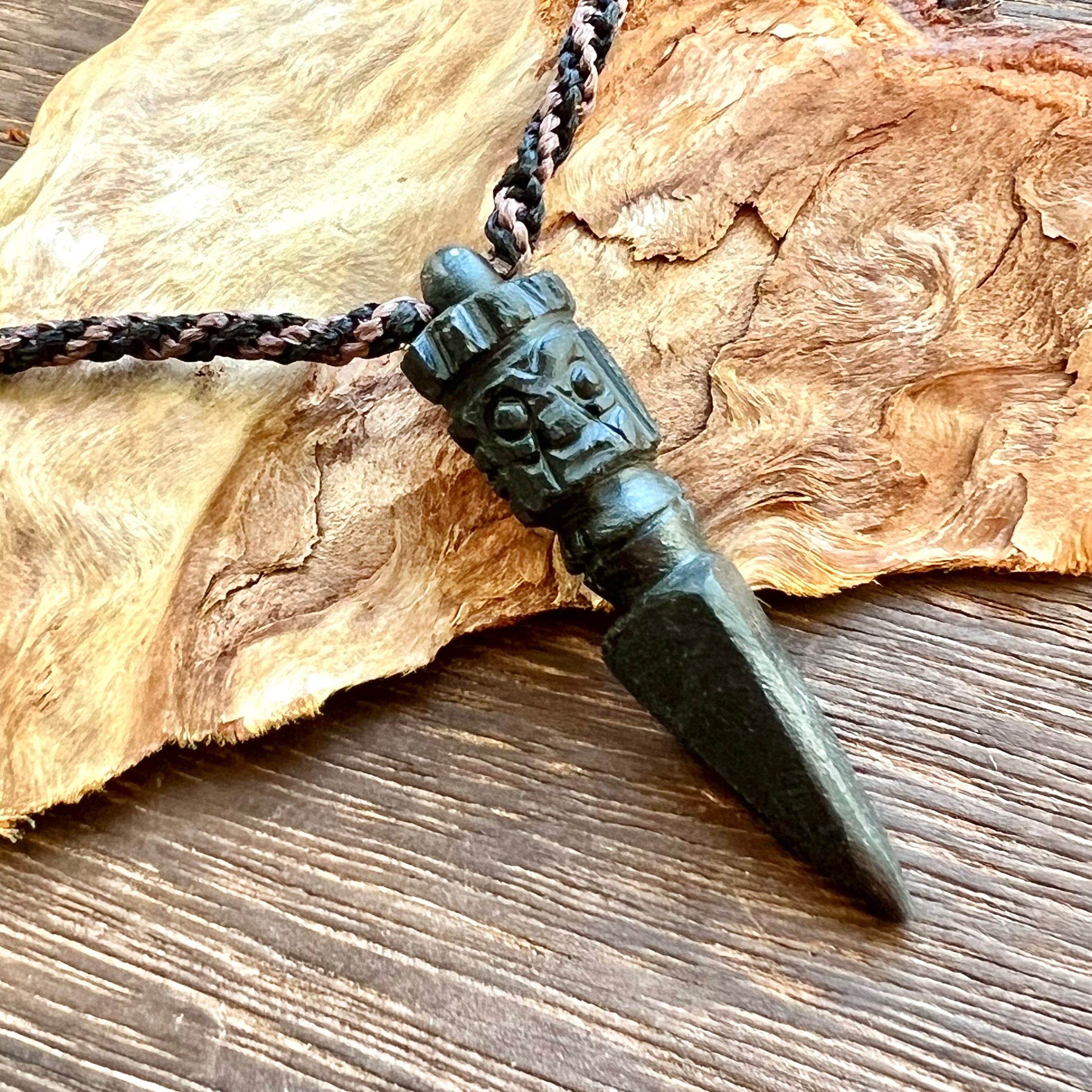 ブラックホーンブレンドのブルバ　ネックレス