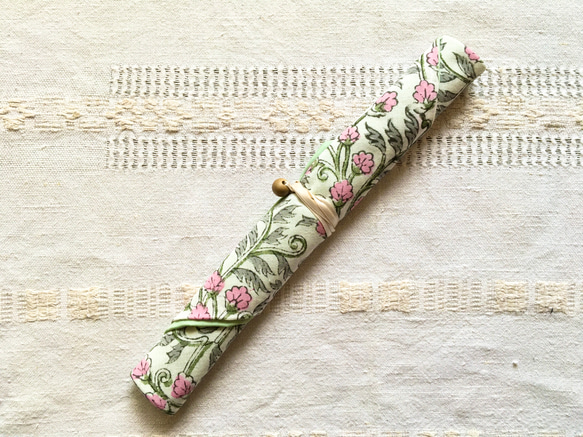 お箸袋　カトラリーケース　ブロックプリント　桃小花×ミントグリーン 木製ビーズ 9枚目の画像