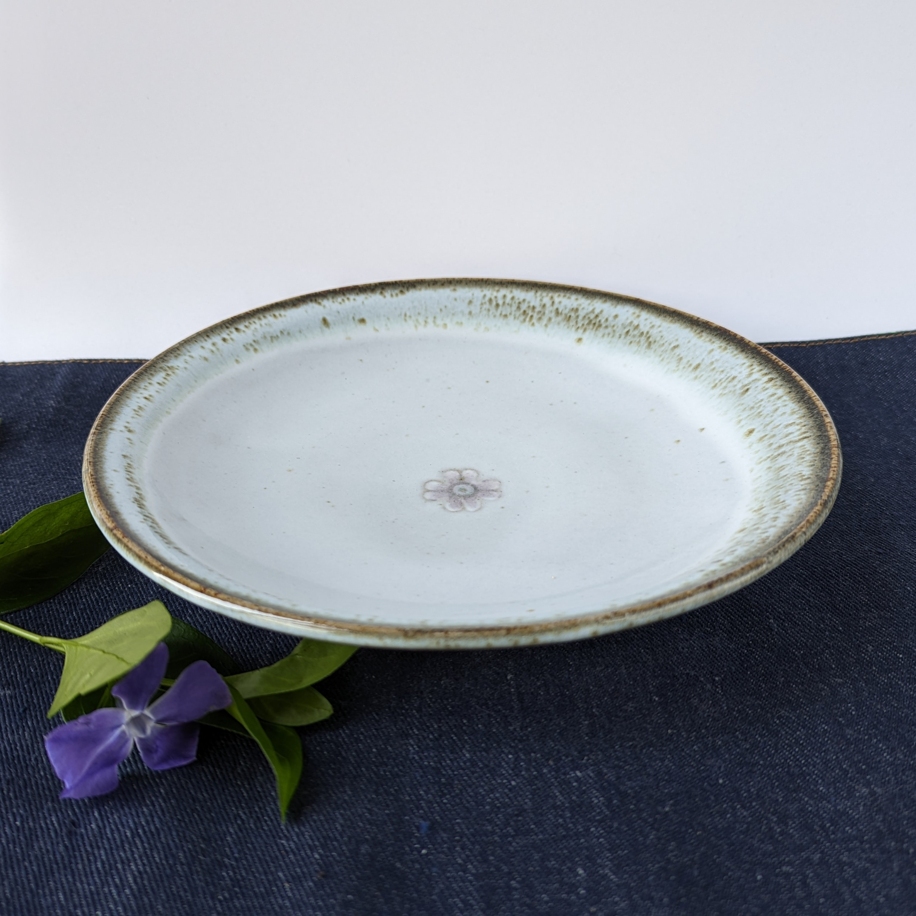 かわいい花の中皿　　そうめん皿にも【手仕事 民藝　和　陶器　桜】