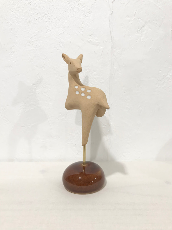 赤膚焼　埴輪「見返り鹿」　メス鹿 2枚目の画像