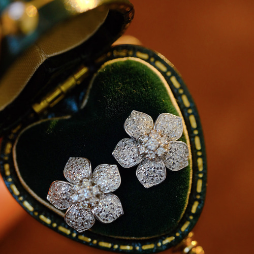 K18WG ダイヤモンド ピアス/イヤリング 0.86CT