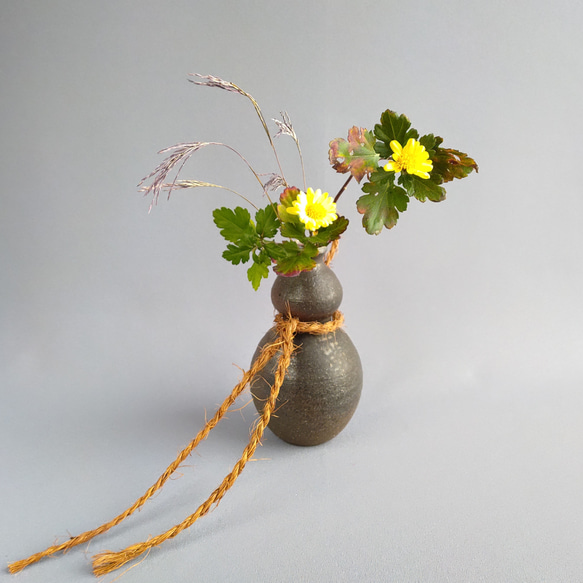 掛花入れ 焼締め 薪窯 【商品番号：00311】 一輪挿し・花瓶・花器 や