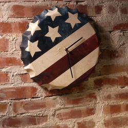 純手繪美國國旗大瓶蓋時鐘 工業風 靜音 掛鐘 時鐘 復古風 clock 第3張的照片