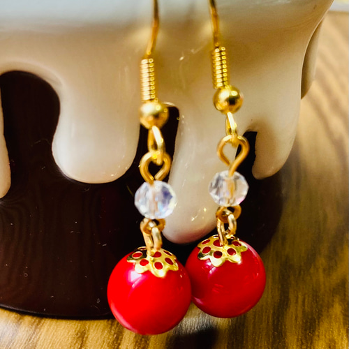 レッドコーラル(約10mm玉)のピアス(イヤリング)コロンとした見た目が