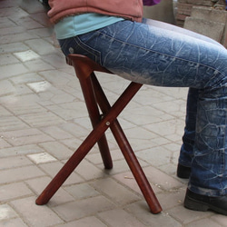 座り心地良し❗️折りたたみ三脚スツール 1枚目の画像