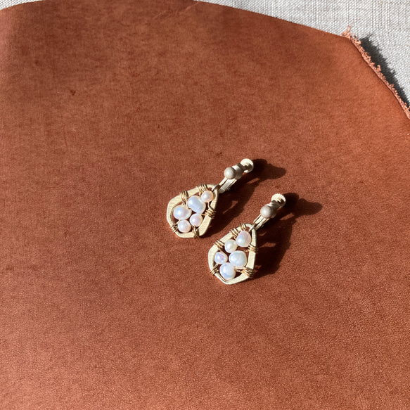 淡水パールイヤリング – Freshwater Pearl Earrings – 6枚目の画像
