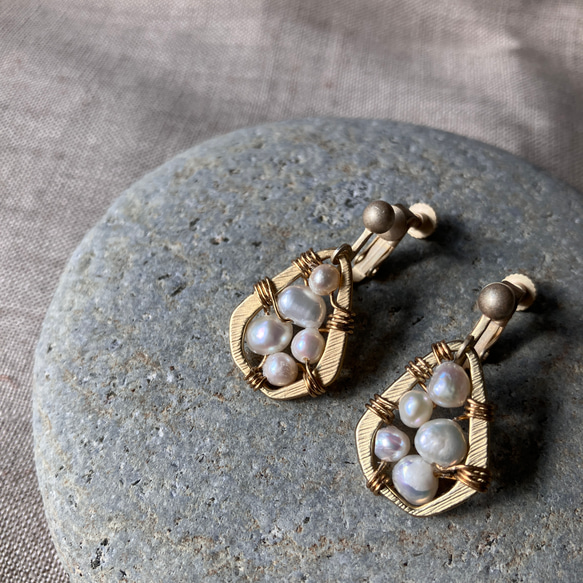 淡水パールイヤリング – Freshwater Pearl Earrings – 8枚目の画像