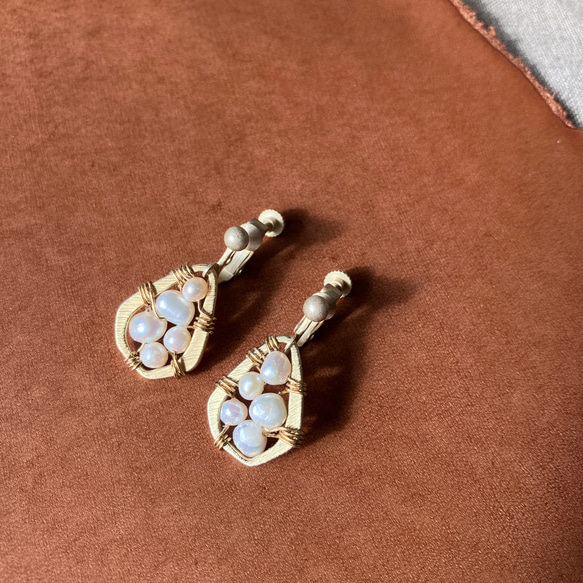 淡水パールイヤリング – Freshwater Pearl Earrings – 2枚目の画像