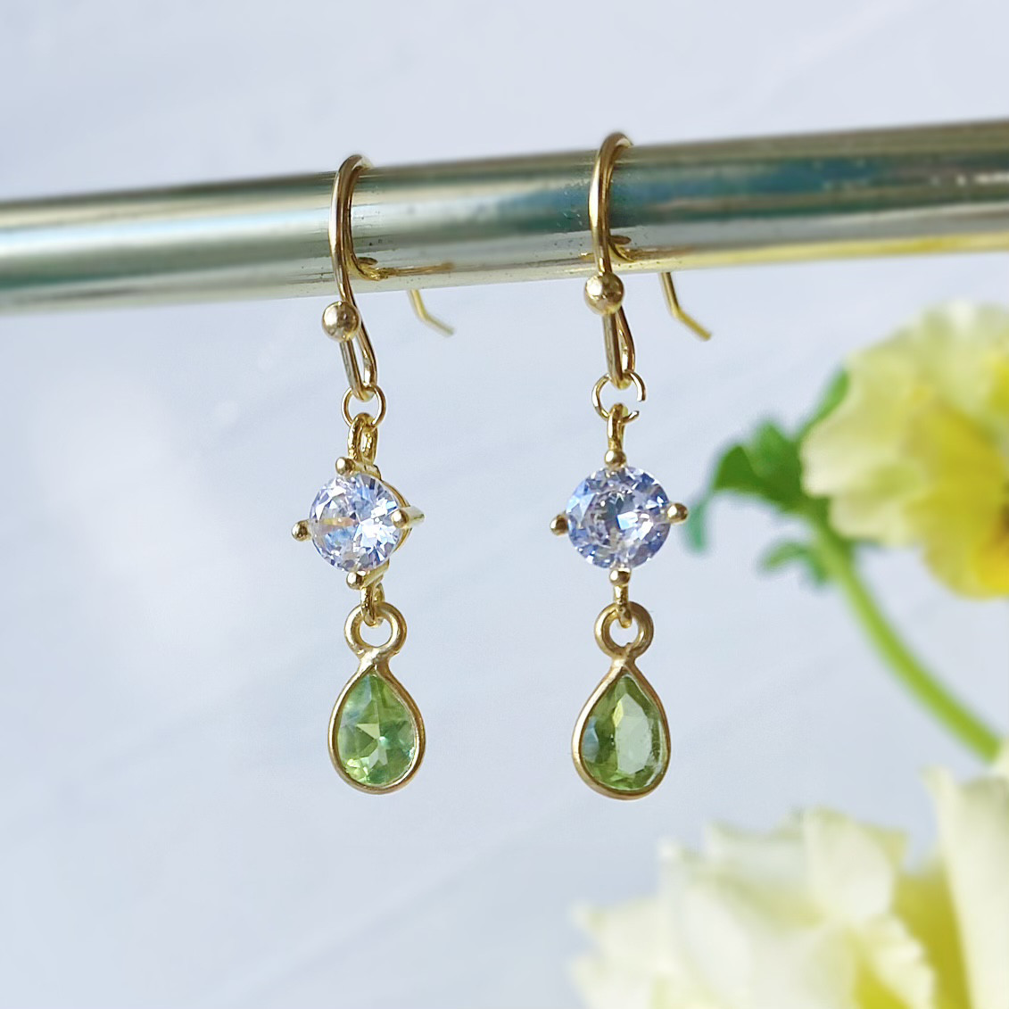ペリドットの華やぎシャネルストーンピアス/イヤリング -Henriette-