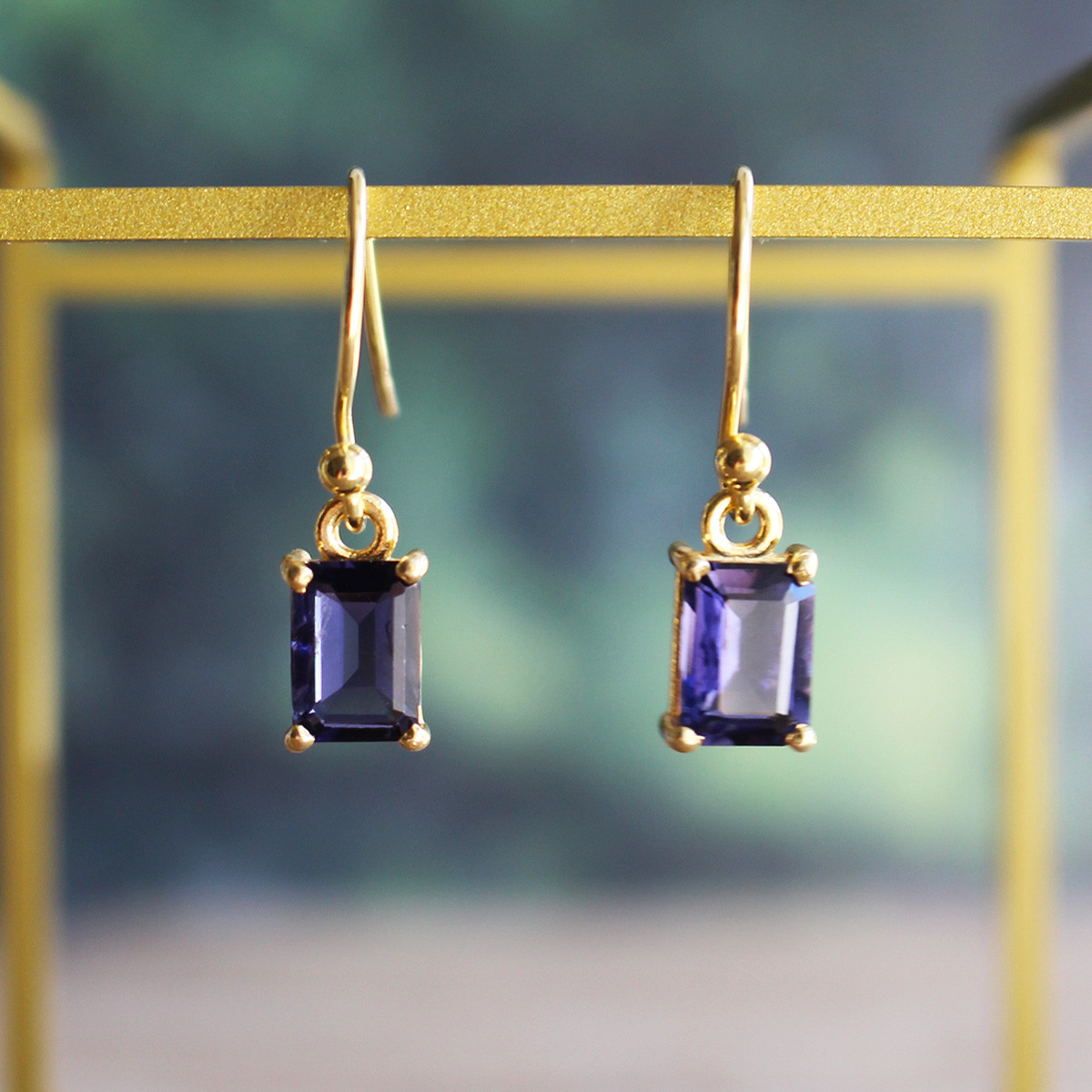 ✨3月誕生石✨アイオライト＜宝石質・レクタングルカット＞のピアス（K18GP）