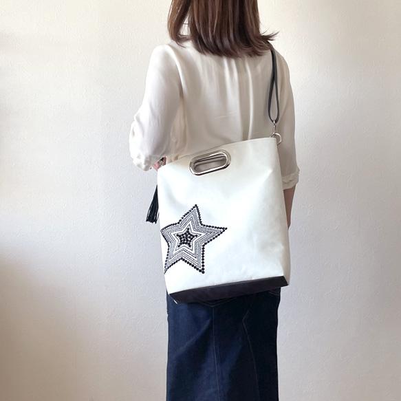 ビッグハートの大容量2wayトート（A4対応）：オフホワイト×ブラック☆Big Heart／フリンジタッセル付き