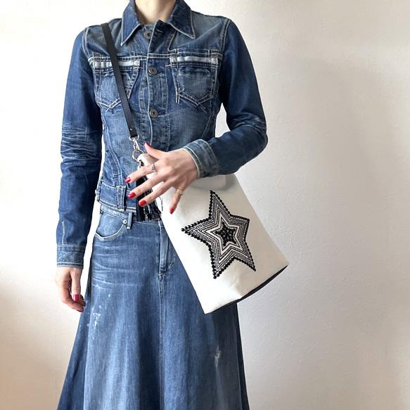 ビッグハートの大容量2wayトート（A4対応）：オフホワイト×ブラック☆Big Heart／フリンジタッセル付き