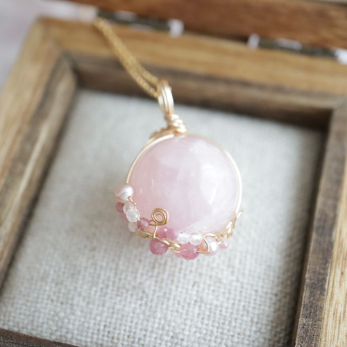 大粒ローズクォーツ《桜色の惑星》｜自分を愛する天然石ペンダント