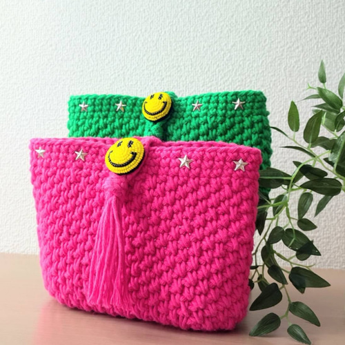 選べるカラー】かぎ針編み ビーズ刺繍ニコちゃんコンチョ☆スタッズ付