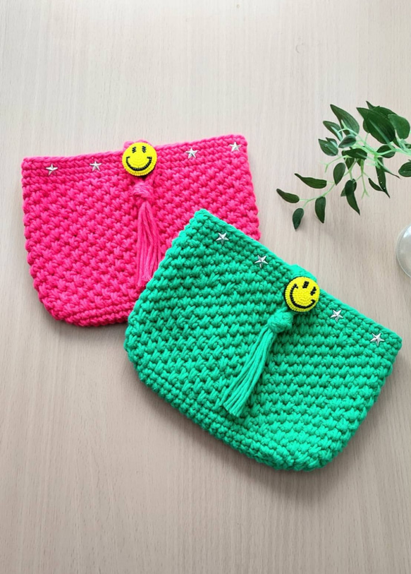 選べるカラー】かぎ針編み ビーズ刺繍ニコちゃんコンチョ☆スタッズ付