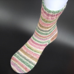 手編みの靴下　クールウールで編んだ、爽やか触感の靴下（女性用 a） 1枚目の画像