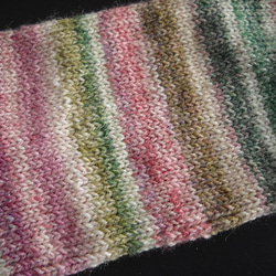 手編みの靴下　クールウールで編んだ、爽やか触感の靴下（女性用 a） 5枚目の画像
