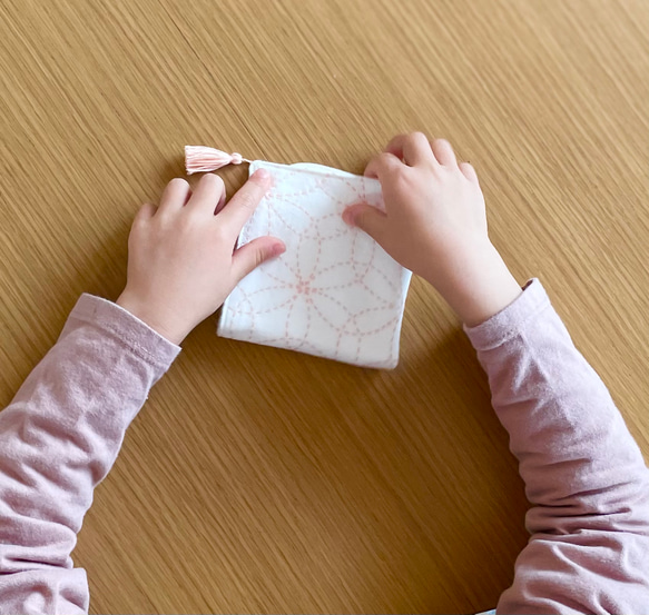 桜　輪違い麻の葉　刺し子ハンカチ 6枚目の画像