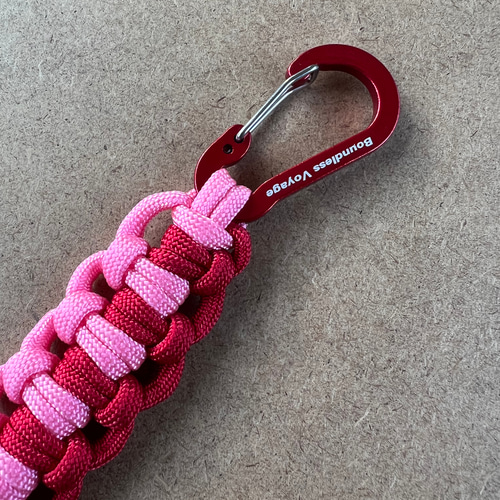 パラコードキーホルダー ダブルタッチング結び 30cm ピンク＋