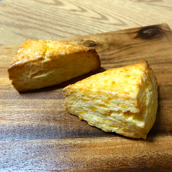 バターと生クリームたっぷり　ダブルチーズスコーン　2個 1枚目の画像