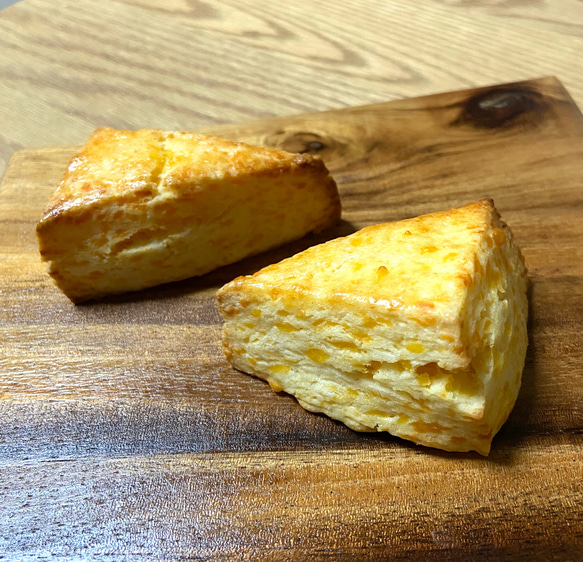 バターと生クリームたっぷり　ダブルチーズスコーン　2個 1枚目の画像