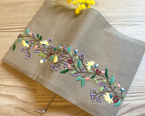 注目 りんご】手刺繍のブックカバー✿海のクラゲたち他 - 文房具