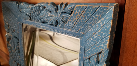 ウォールミラー　手彫り枠クラック塗装アンティーク仕上げ 