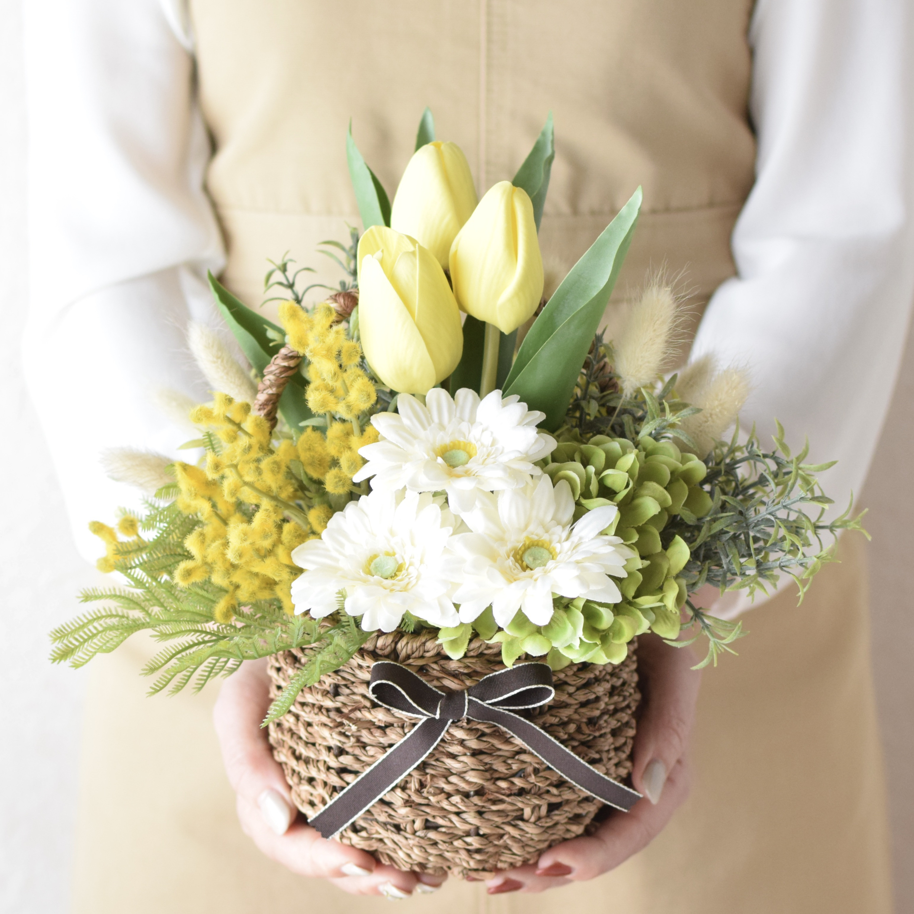 春色♪イエローチューリップとミモザのバスケット【母の日  新築祝い】Creema限定