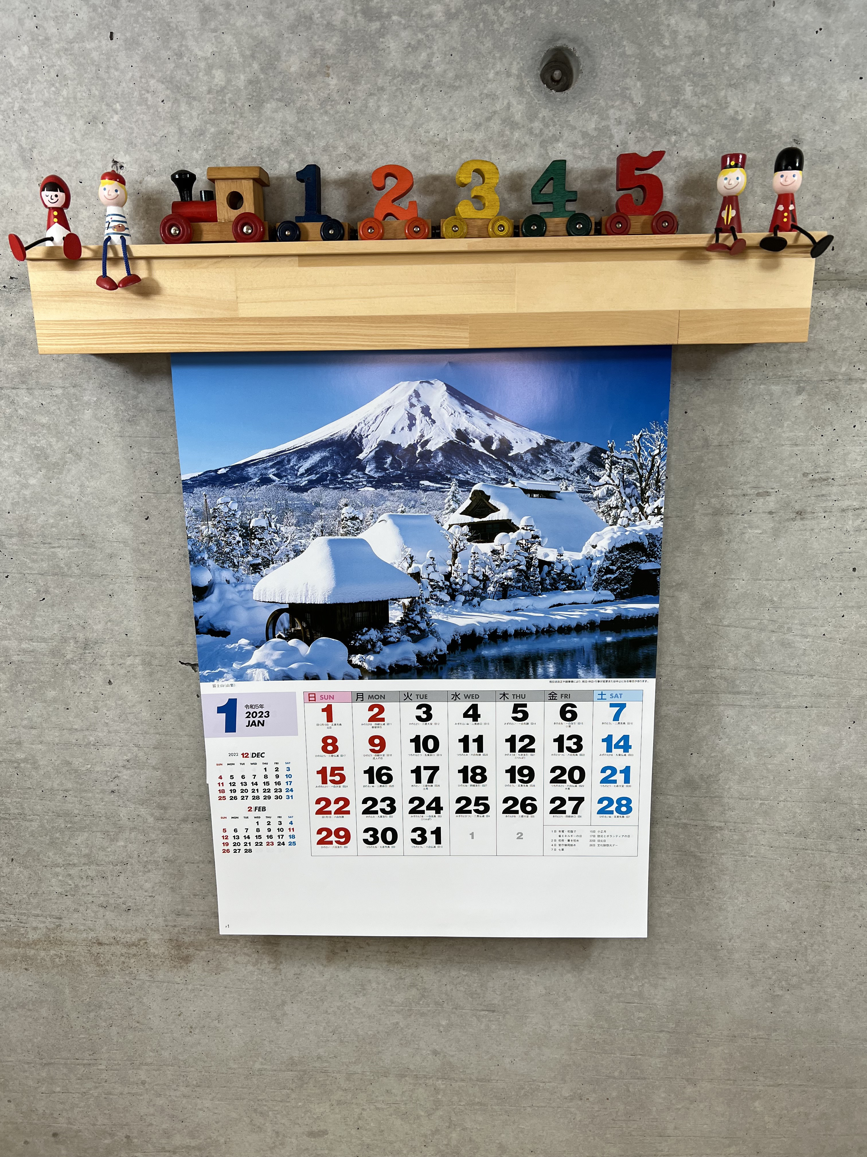 カレンダーホルダー  やぶらずに年間保存！ 木製壁掛け