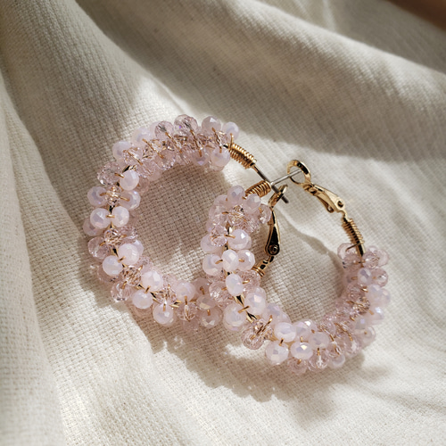 送料無料】全20色以上 たっぷりビーズのフープピアス sakura ピアス